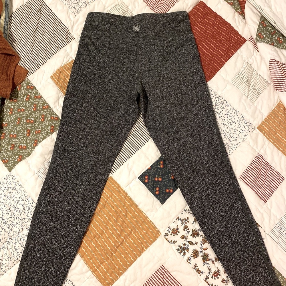Warm leggings with nice gentle compression, size small